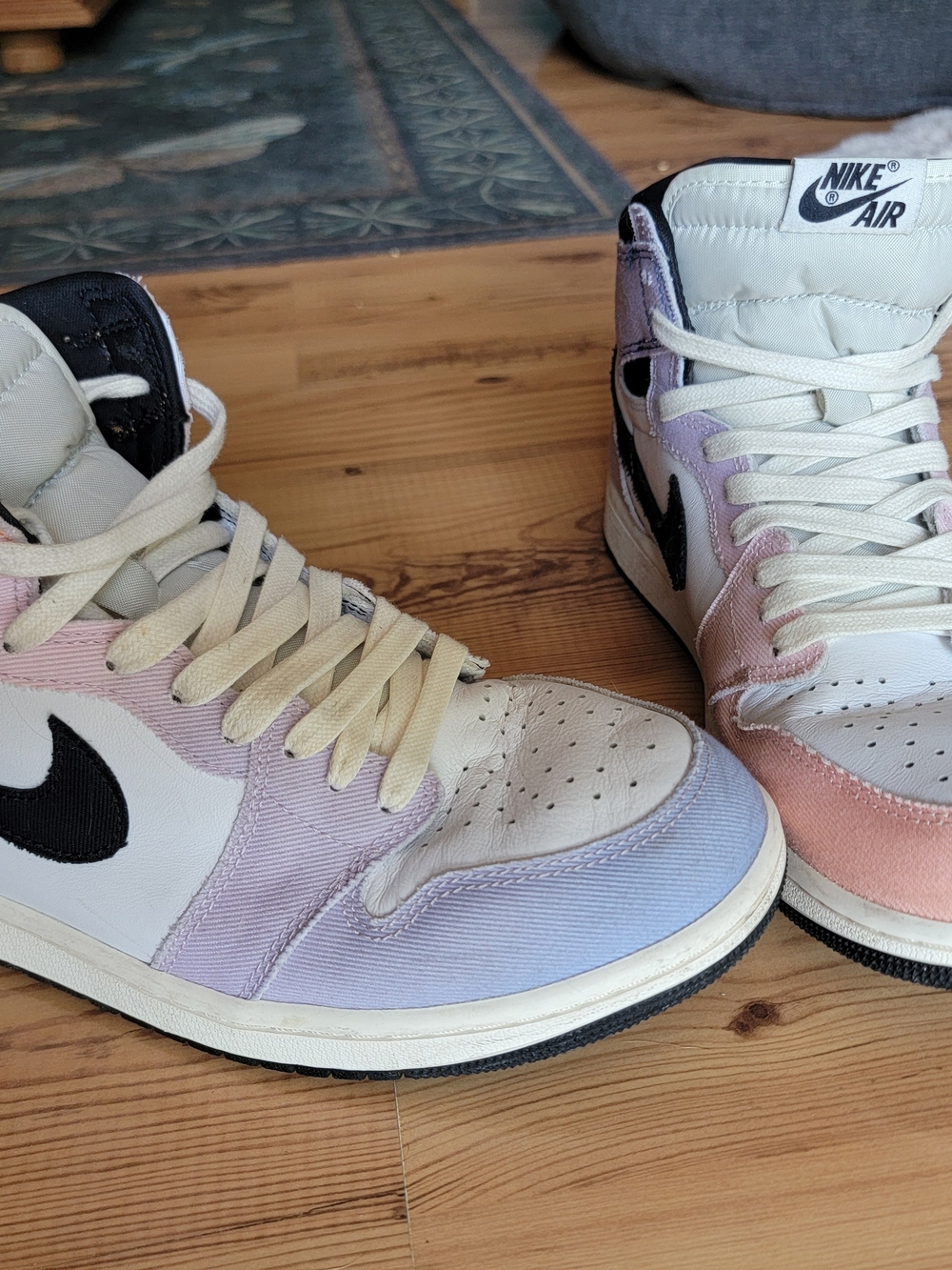 Nike High-Top Sneakers in Pastel Pink and Lavender - Picture 2 of 10